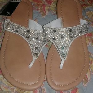 NWT Embellished sandals size 6